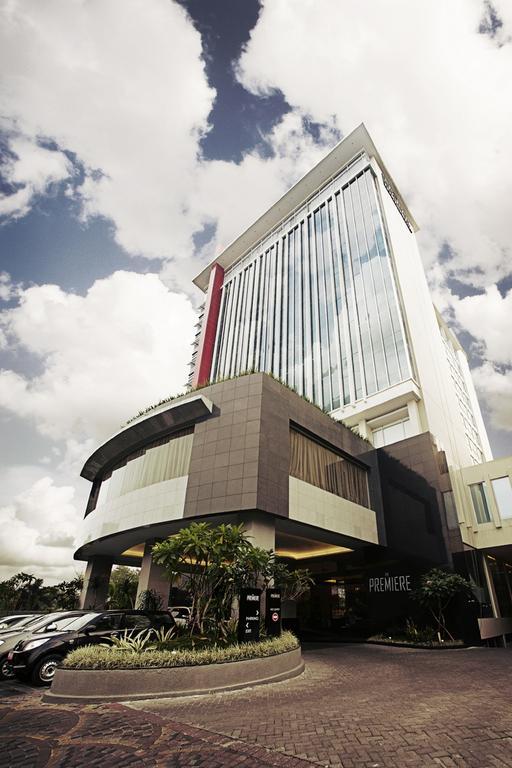 The Premiere Hotel Pekanbaru Exterior photo