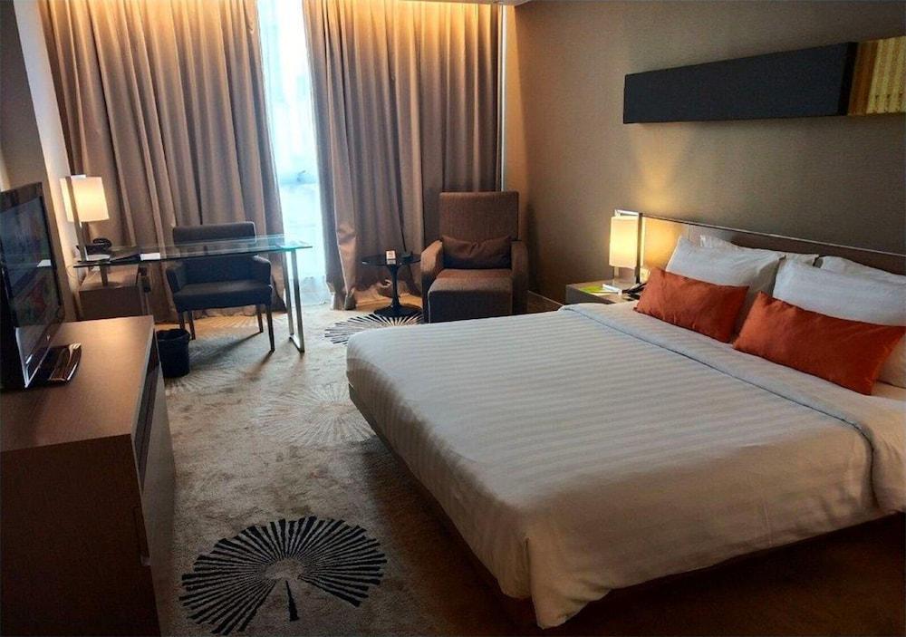 The Premiere Hotel Pekanbaru Exterior photo