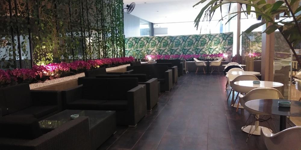 The Premiere Hotel Pekanbaru Exterior photo
