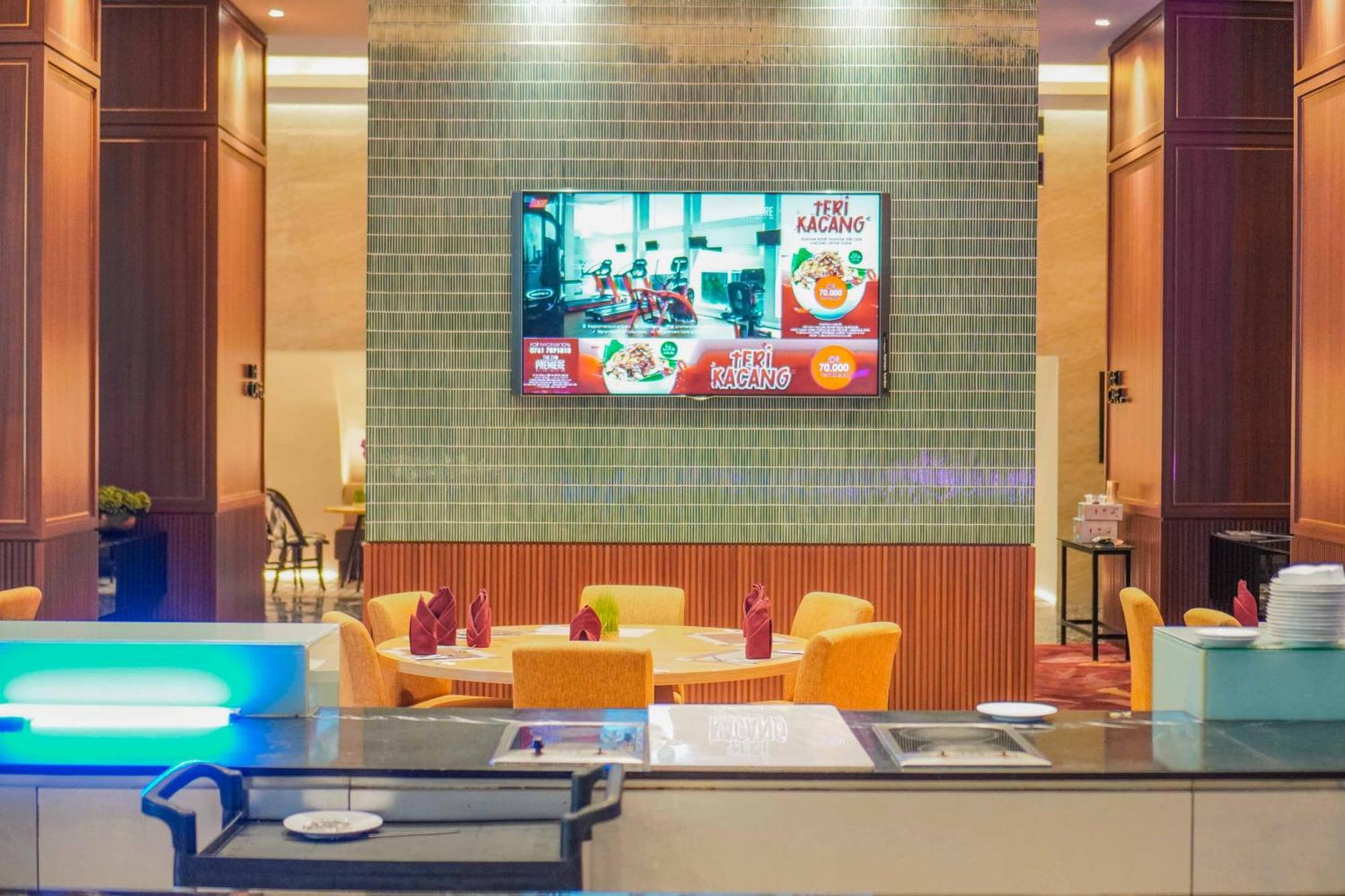 The Premiere Hotel Pekanbaru Exterior photo