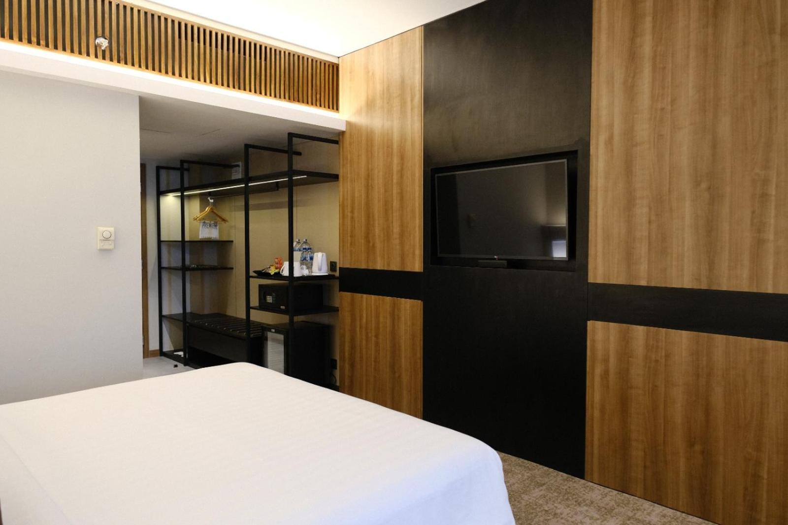 The Premiere Hotel Pekanbaru Exterior photo