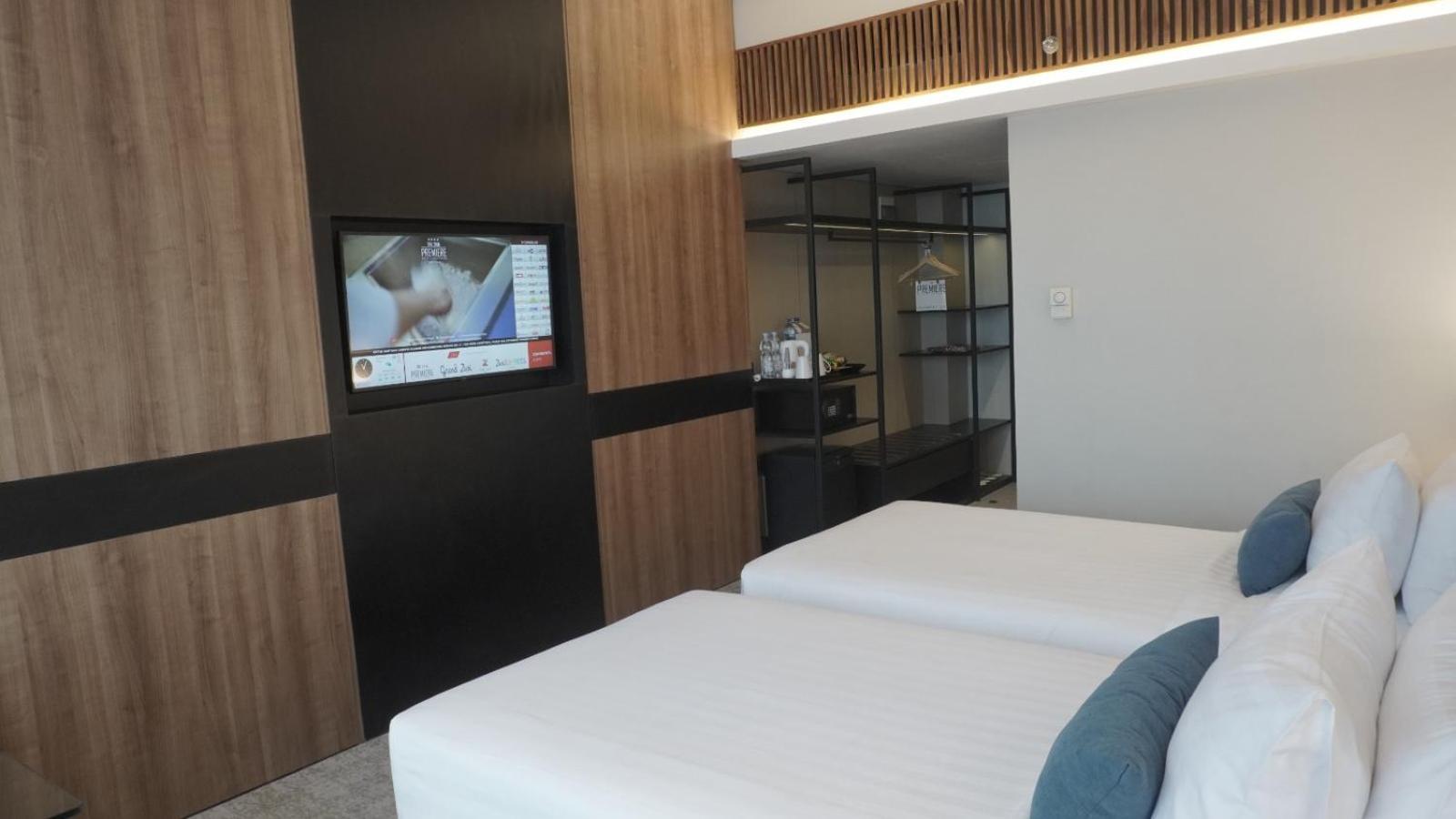 The Premiere Hotel Pekanbaru Exterior photo