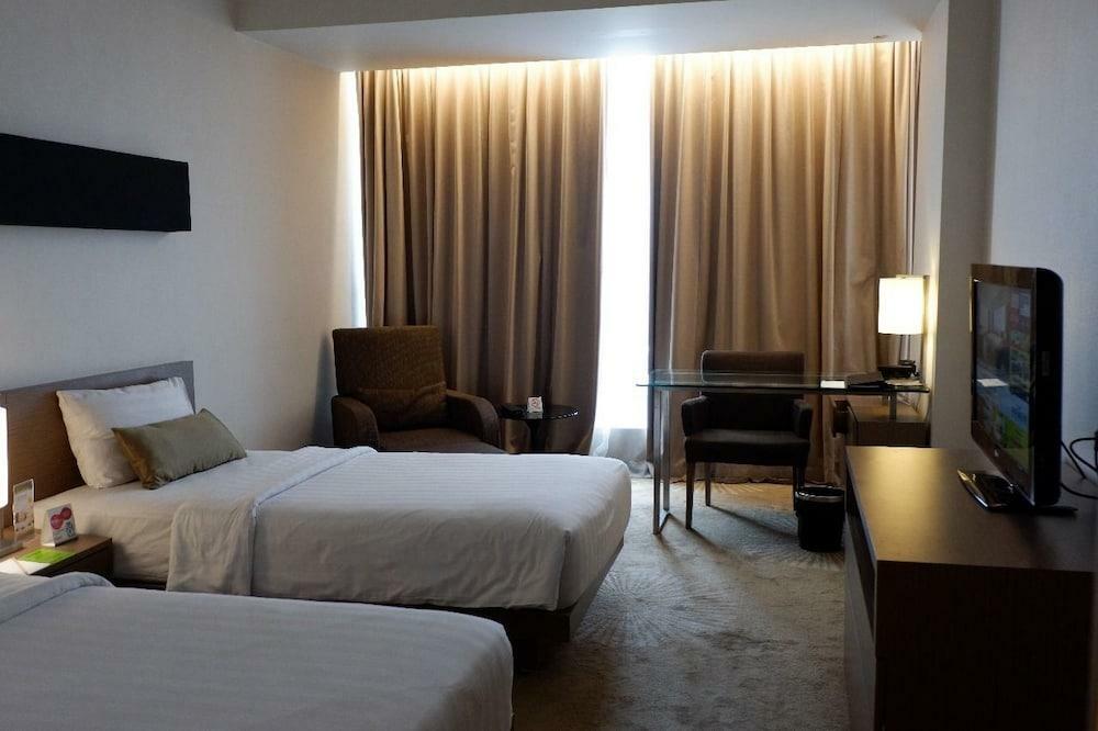 The Premiere Hotel Pekanbaru Exterior photo